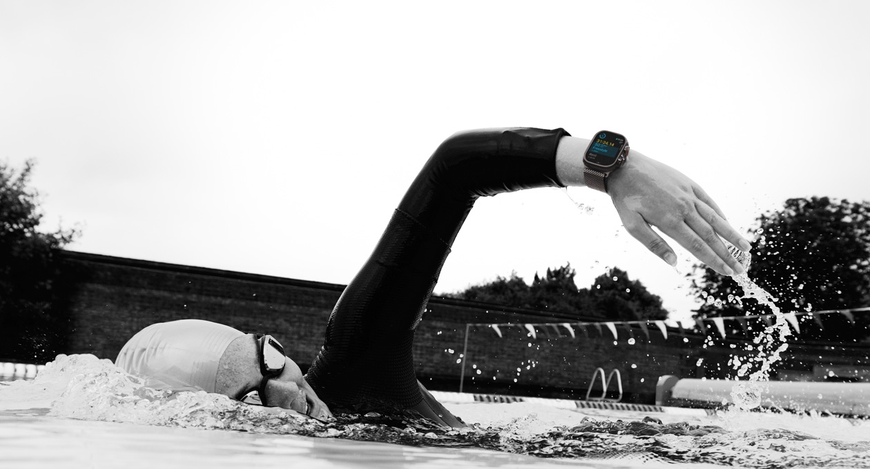 A swimmer tracks a workout on Apple Watch Ultra 3
