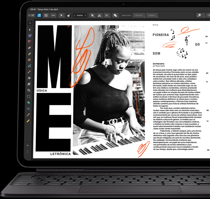 Parte da frente do iPad Pro preto-espacial na horizontal conectado a um Magic Keyboard preto aberto na horizontal. A tela do iPad Pro mostra um artigo sendo editado
