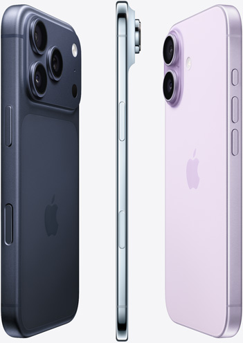 Un iPhone 17 Pro en bleu intense vu côté caméra, un iPhone Air en bleu ciel vu de profil et un iPhone 17 en lavande vu de trois quarts dos se déployant en éventail.