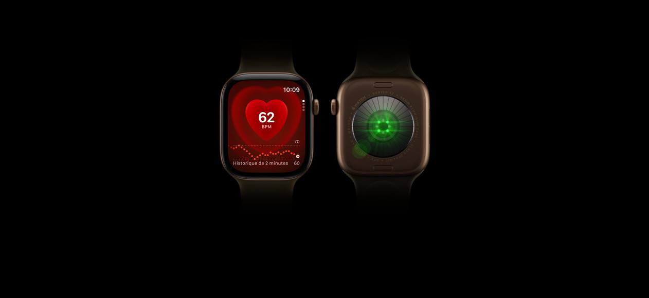 Deux Apple Watch Series 12, boîtier en aluminium, finition bronze sombre, Bracelet Sport olive, l’une est vue de face avec l’app Fréquence cardiaque à l’écran, l’autre est vue de dos, révélant le Système de suivi de santé et l’éclat de ses LED vertes