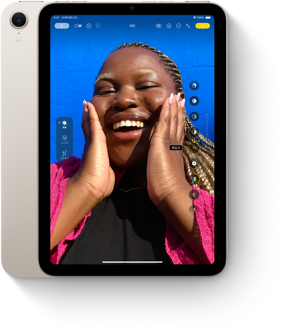 縦向きのiPad mini。画面には写真アプリが表示されている