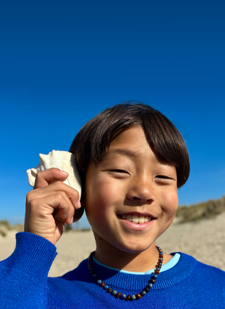 Nuotrauka, padaryta 48 MP „Fusion“ kamera naudojant naujo lygio portretų funkciją, sufokusuota į žmogaus veidą