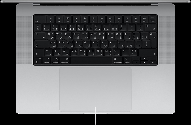لقطة علوية لجهاز MacBook Pro مقاس 16 إنش تبيّن لوحة التعقب التي تعمل بالضغط القوي وتقع أسفل لوحة المفاتيح