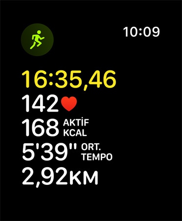 Koşu antrenmanı kartı, koşu simgesi, ölçümler: süre, kalp atış hızı, periyodik tempo, ortalama tempo, mesafe