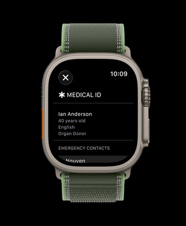 Apple Watch Ultra 3 com caixa em titânio natural, ecrã de ficha médica, Loop Trail verde/néon