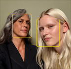 Die verwendete Funktion für die automatische Ausrichtung in Fotos hebt die Gesichter von Personen hervor