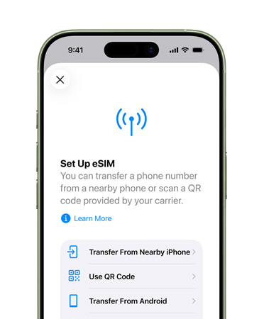 Vista frontal do ecrã do iPhone 17, com a funcionalidade Configurar serviço móvel em utilização para transferir facilmente um número de telefone com eSIM