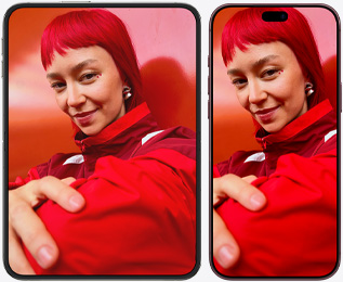 Dikey pozisyonda açık duran iPhone Duo’da ve yanındaki iPhone 18 Pro Max’te kırmızı kıyafetli ve kırmızı saçlı bir kişinin aynı fotoğrafı gösteriliyor, iPhone Duo daha geniş ekranı sayesinde fotoğrafın daha fazlasını gösteriyor
